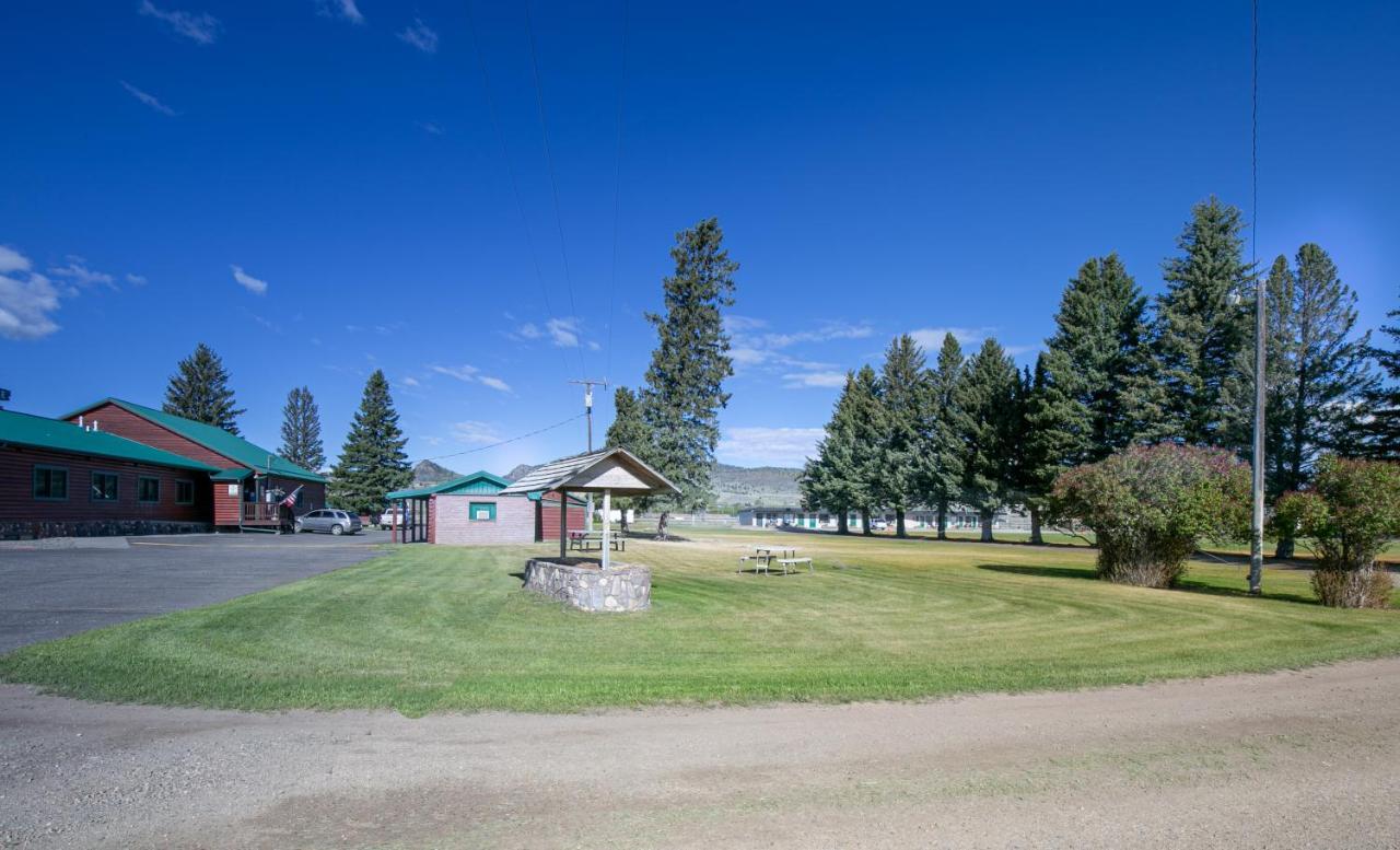 Sportsman'S Lodge Ennis Exterior photo